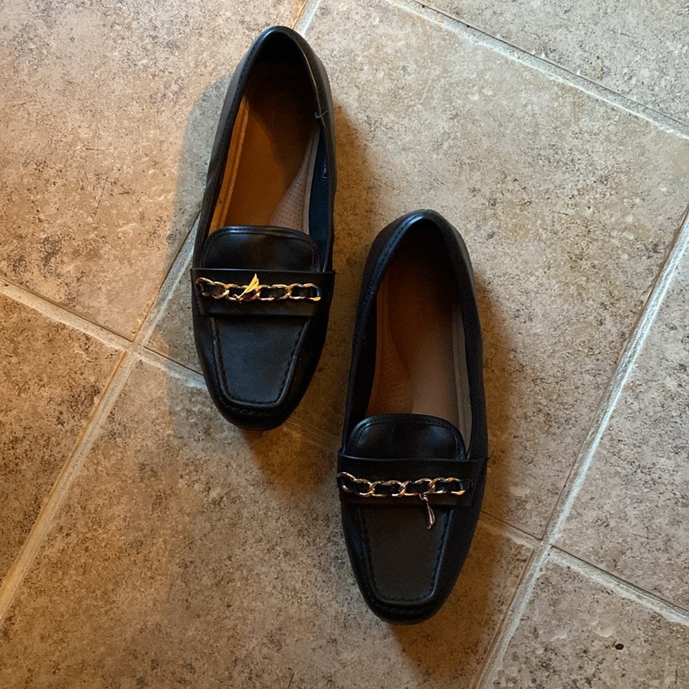 Nautica - Elegant Black Lunara Loafers With Gold Chain Accent, Size: 9